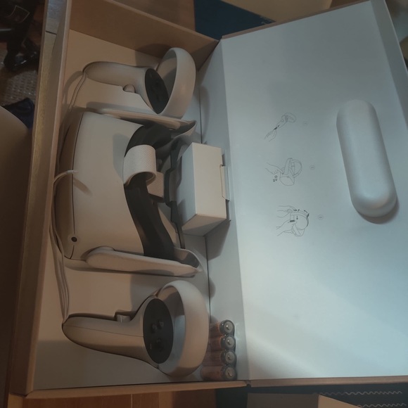 256G Oculus Quest 2 - Picture 3 of 8